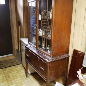 MaxSold Auction: This auction features Table And Chairs, Portable Dishwasher, Porcelain Tea Pots, 555 Revere Projector, Marble Bases Lamps, Set Of Mark Twain/Dickens, Vintage Trunk, Display Cabinet, Dolls And Vintage Carriage and much more!!