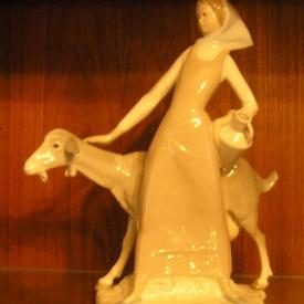 MaxSold Auction: Lladro, Lalique, Royal Doulton - sounds like an Estate Auction doesn’t it?  That was exactly what this Toronto online auction was - it even had a 2004 Low Mileage Buick!
 