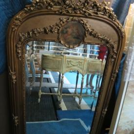 MaxSold Auction: This auction features Mirrored Table, Gilded Ornate Mirrors, Jardinere, Console Table, Bench, La Chalcographie Engraving, Lithographs, Signed Silk Prints, Demi Lune Console Table, Settee, Club Chair, Bergere Chair, Occasional Table, Plant Stand and more!