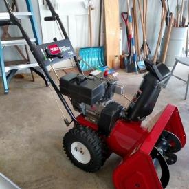 MaxSold Auction: This online auction features decorative items, Ski boots, sporting goods, collectibles, vintage items, tools, ladder, snowblower, lawn tools, weed and hedge trimmer, craftsman gas powered edger and much more.