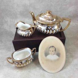 MaxSold Auction: This online auction features Telephone Table, Vintage Pottery Pant & "Canadians at War" books, Gold and White Georgian England Tea Set With Antique Portrait, Wood Scuplture, Purse & Bangles, Signed Miniature Etching and much more!