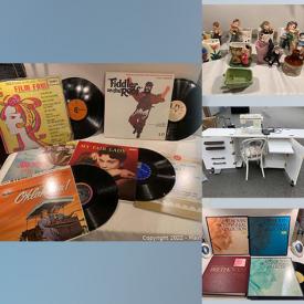 MaxSold Auction: This online auction features Sewing Machine, Vintage Books, Children's Books, Board Games, LPs, Porcelain Planters, Small Kitchen Appliances, Youth Softball Bats, Binoculars and much more!