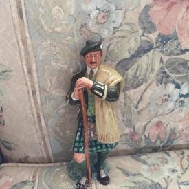 MaxSold Auction: This online auction features furniture, home theater, vintage sewing machine, artwork, woman's dress hats and berets, decor and collectibles such as Scottish sword, Royal Doulton and Hummel figurines, coloured glass, silver plate and much more.