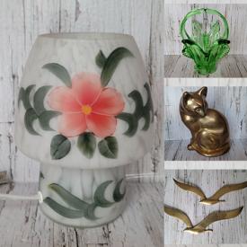 MaxSold Auction: This online auction features fine china such as Aynsley, Royal Albert and Paragon, MCM glassware, Wedgwood, vintage Pyrex, pottery, Murano art glass and much more!