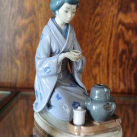 MaxSold Auction: Features china, original oils, Birks sterling, Lladro figurines, Muranos, crystal, decorative pieces and much more!